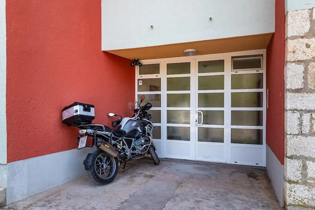 Apartment Luxury Modern Condo With Garden Near Old Town Zadar