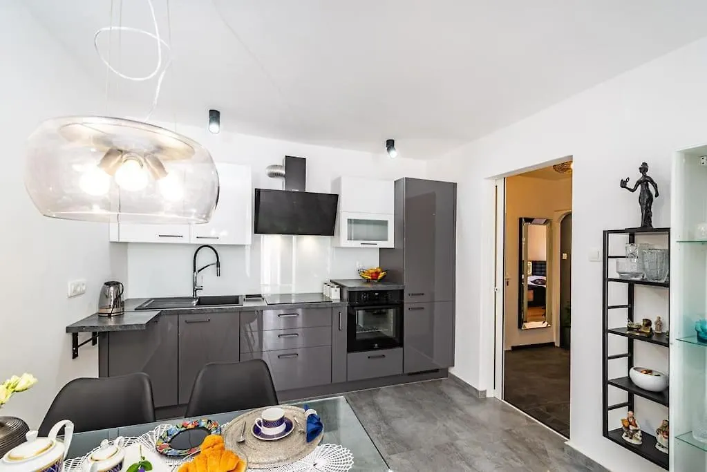 Luxury Modern Condo With Garden Near Old Town Zadar Apartment