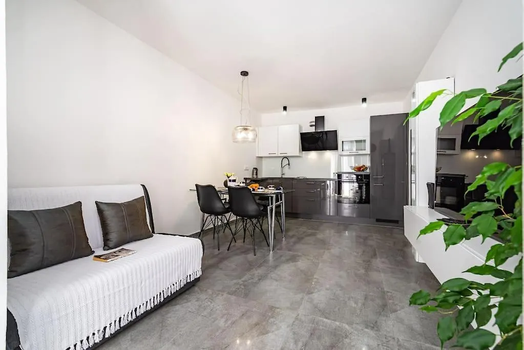 Luxury Modern Condo With Garden Near Old Town Zadar Apartment