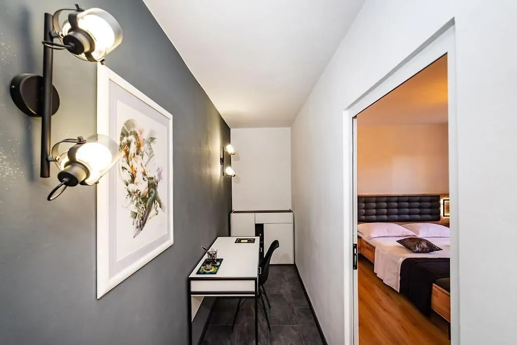 Luxury Modern Condo With Garden Near Old Town Zadar