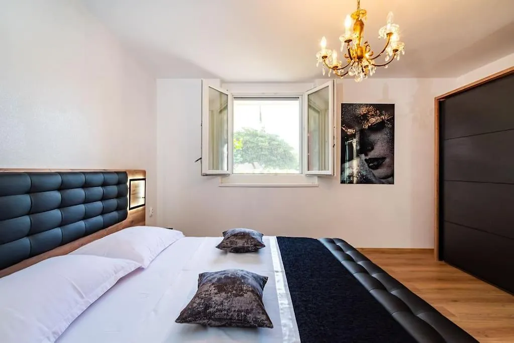 Luxury Modern Condo With Garden Near Old Town Zadar Apartment