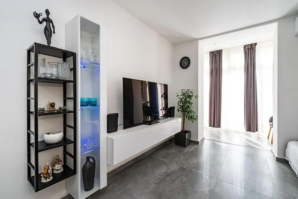 Apartment Luxury Modern Condo With Garden Near Old Town Zadar