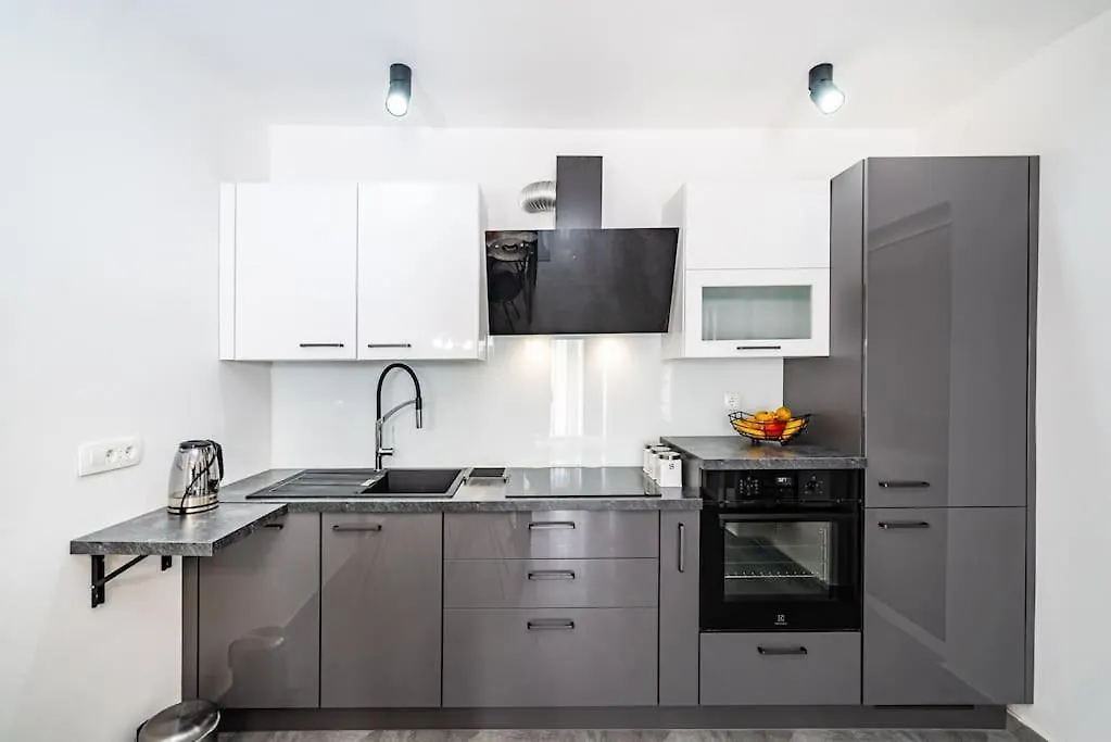 Luxury Modern Condo With Garden Near Old Town Zadar Apartment