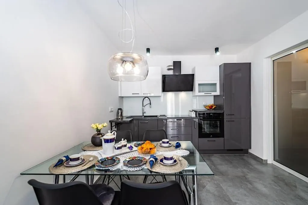 Apartment Luxury Modern Condo With Garden Near Old Town Zadar
