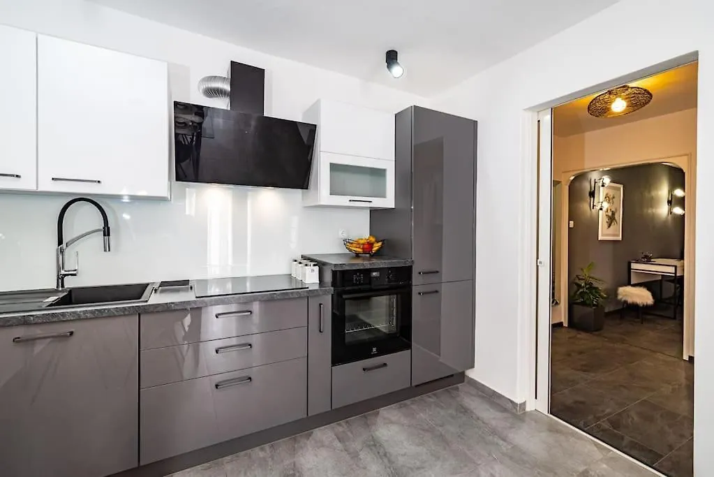 Luxury Modern Condo With Garden Near Old Town Zadar