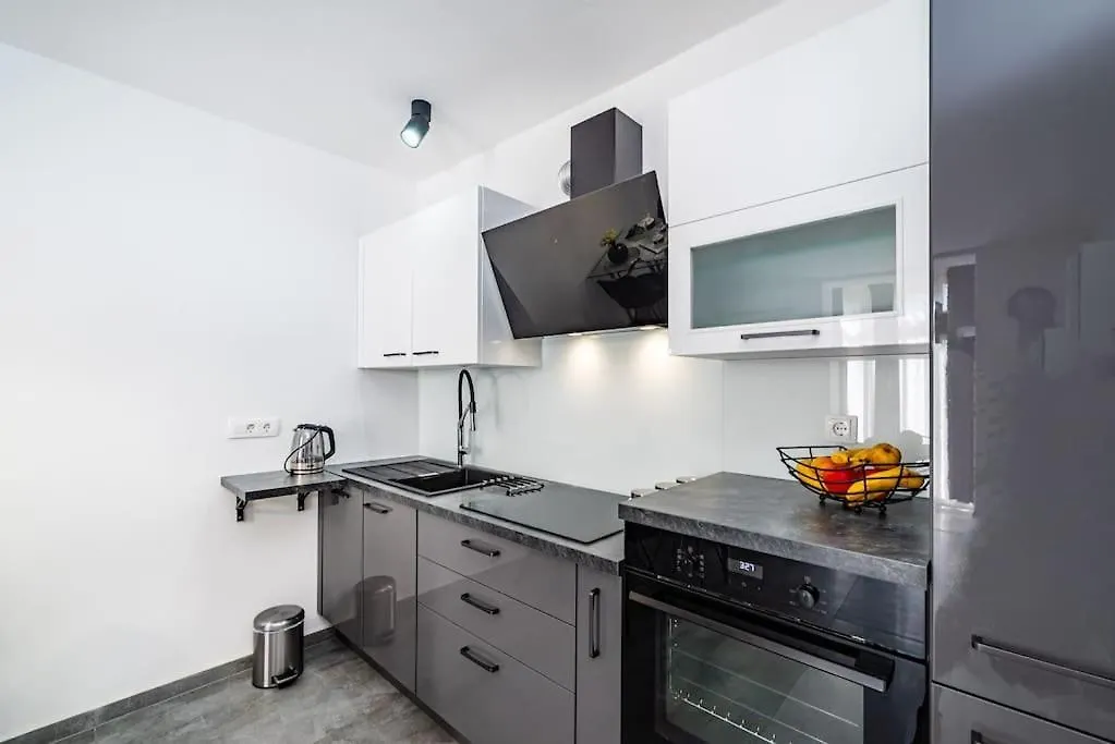 Luxury Modern Condo With Garden Near Old Town Zadar