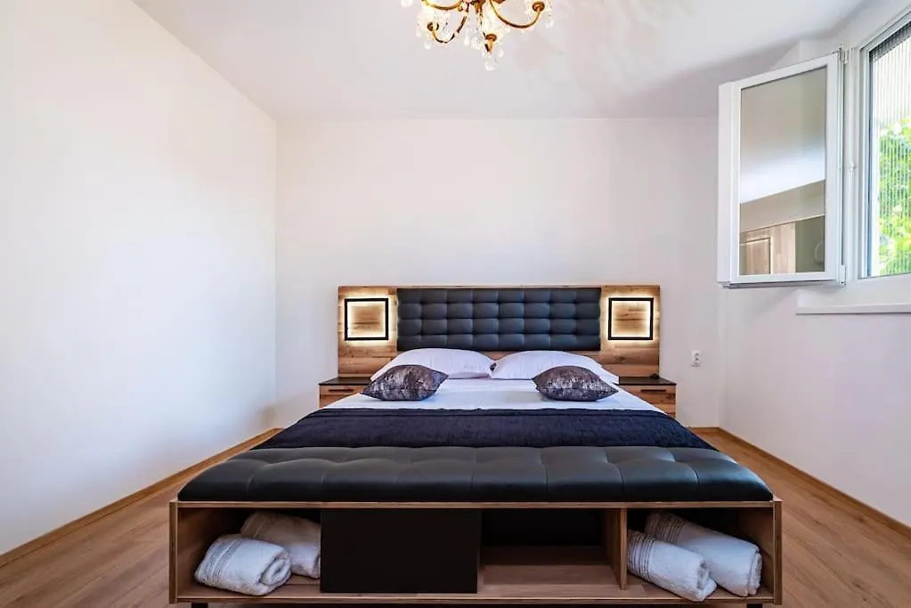 Luxury Modern Condo With Garden Near Old Town Zadar