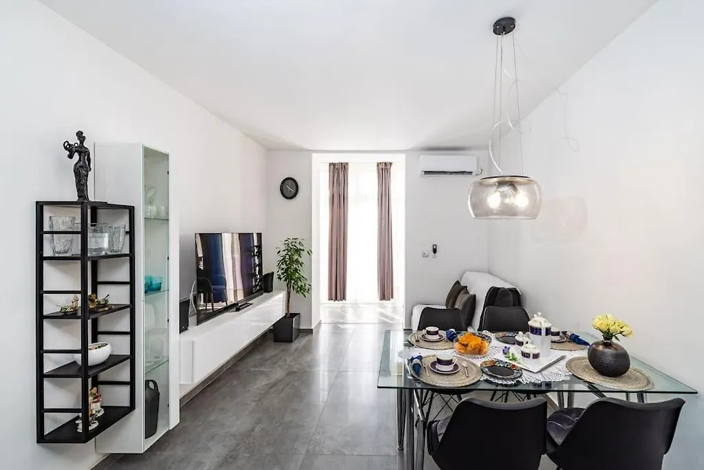 Luxury Modern Condo With Garden Near Old Town Zadar